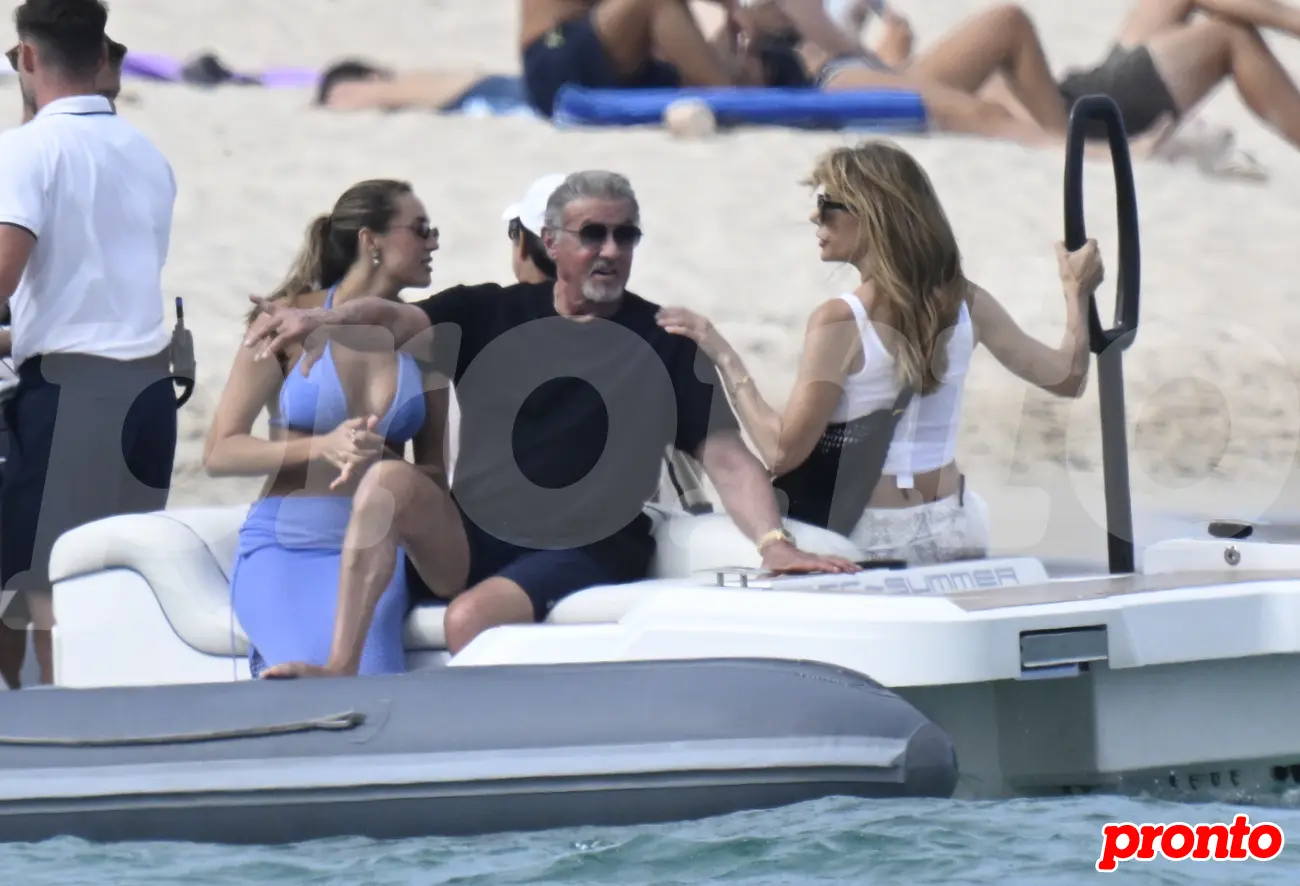 Sylvester Stallone con su familia en Cerdeña