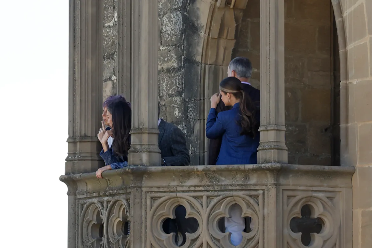 Los reyes y la princesa Leonor en el Palacio de Olite