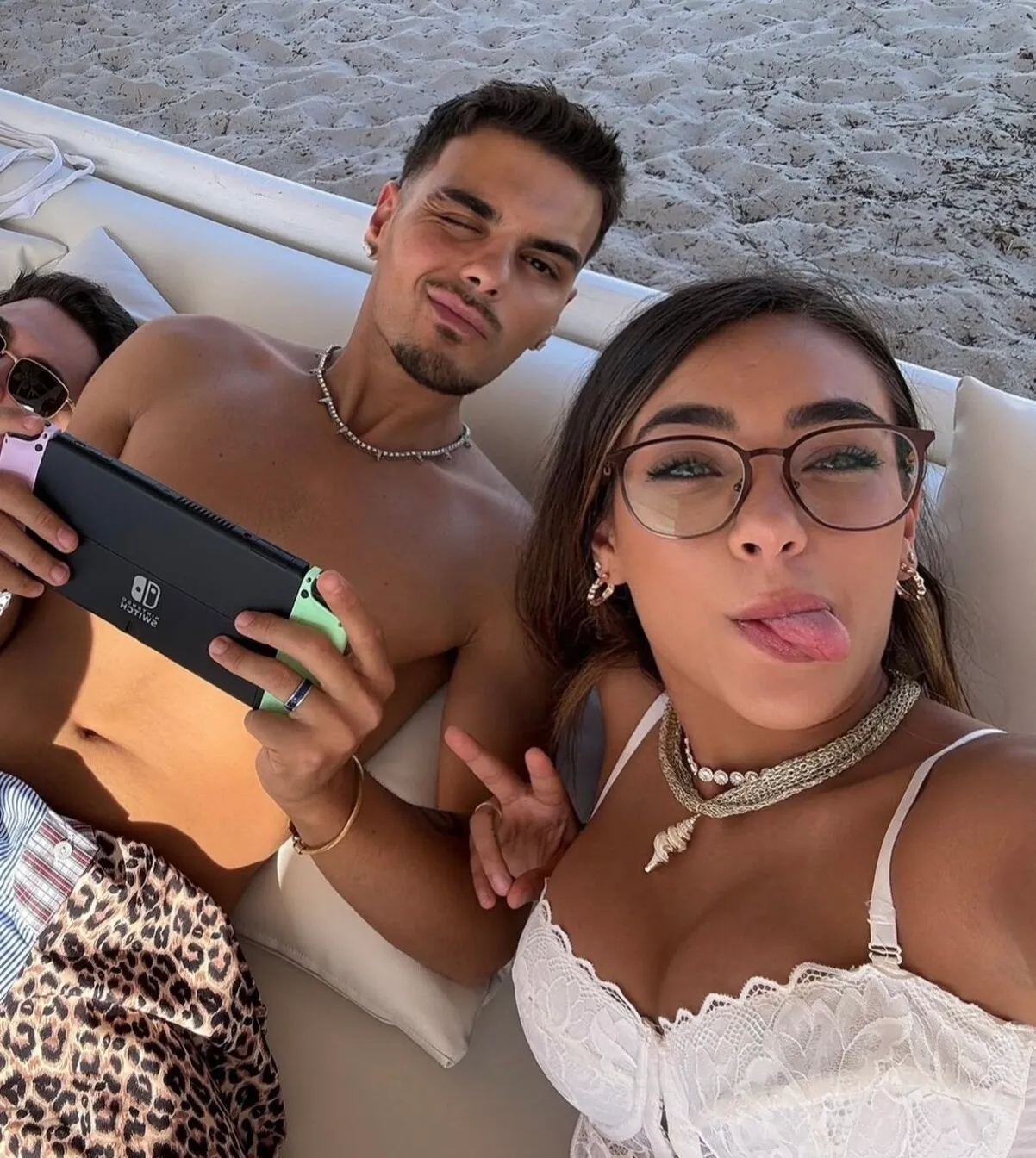 Abraham Mateo y su novia, Esty