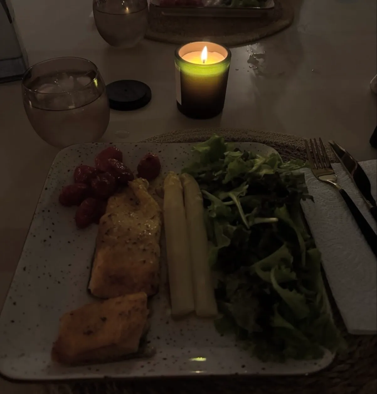 Primera cena en la nueva casa de Abraham Mateo
