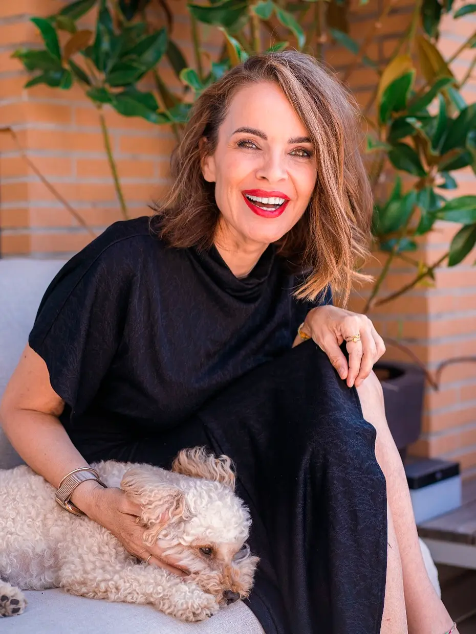 Carmen Chaparro con su perrito