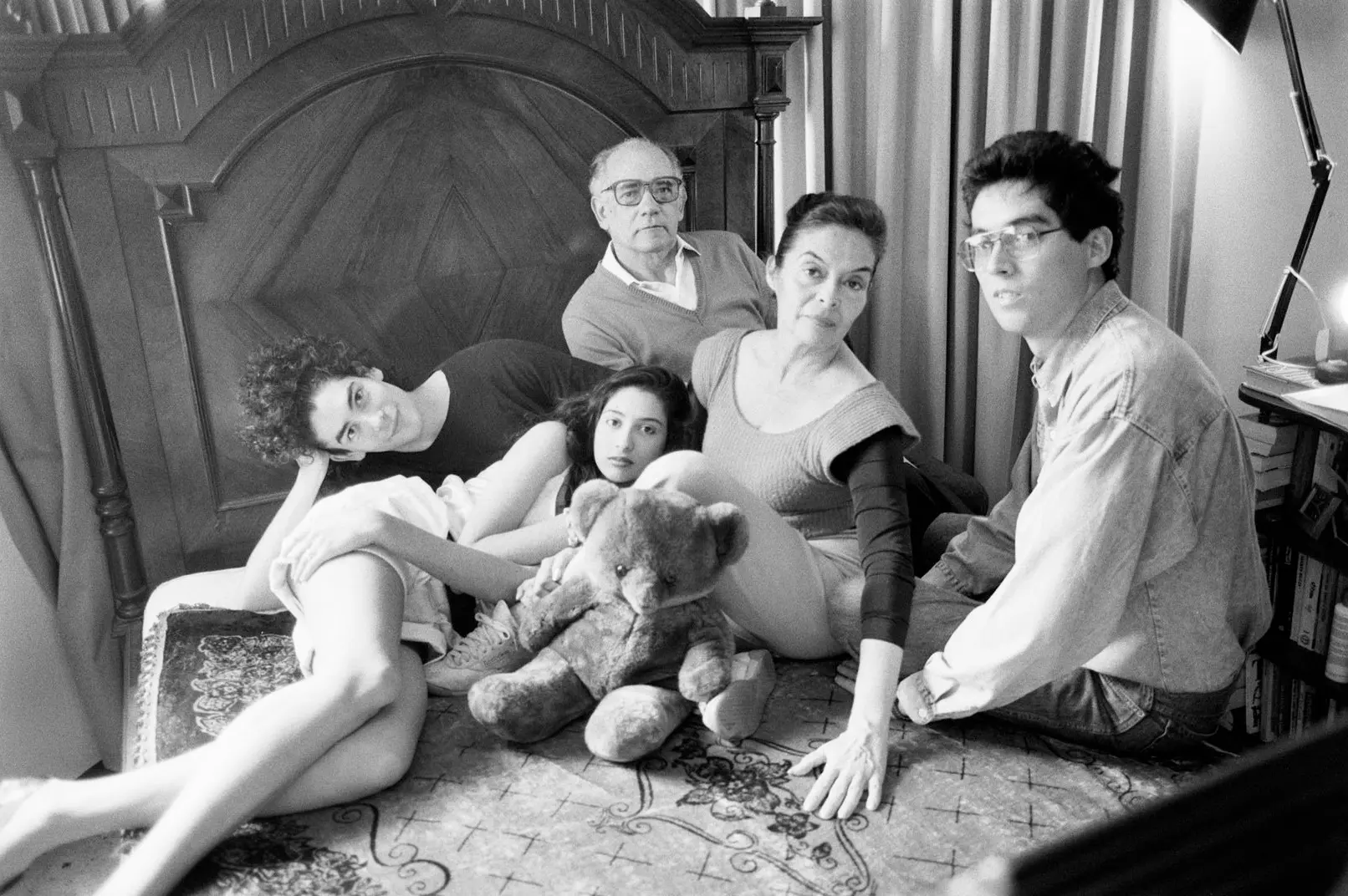 Boris Izaguirre con sus padres, Rodolfo y Belén, crítico de cine y bailarina, y sus hermanos Rhazil y Valentina.