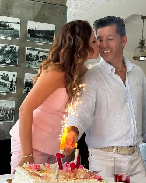 Pastora Soler en su 47 cumpleaños con su marido