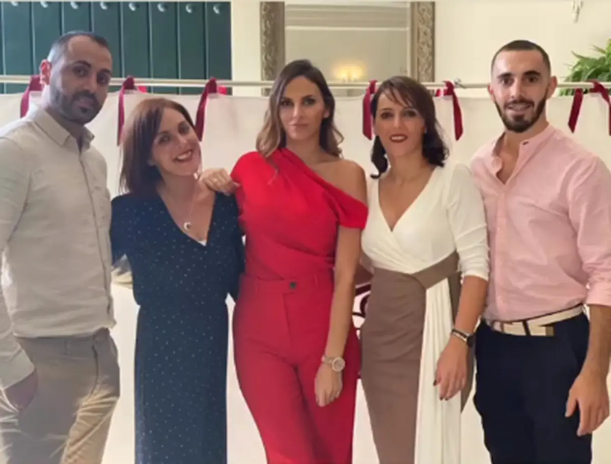 Irene Rosales junto a sus hermanos.