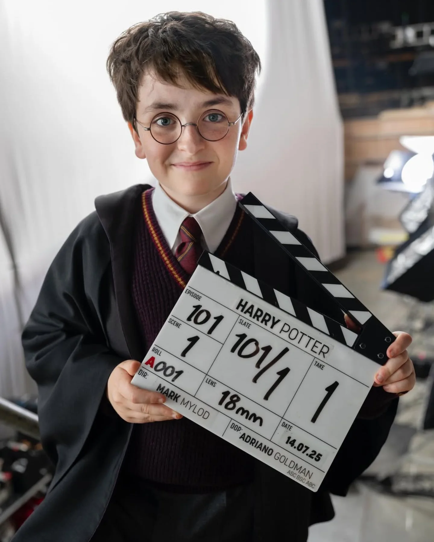 Dominic McLaughlin, el actor que da vida a Harry Potter en la nueva serie para HBO.