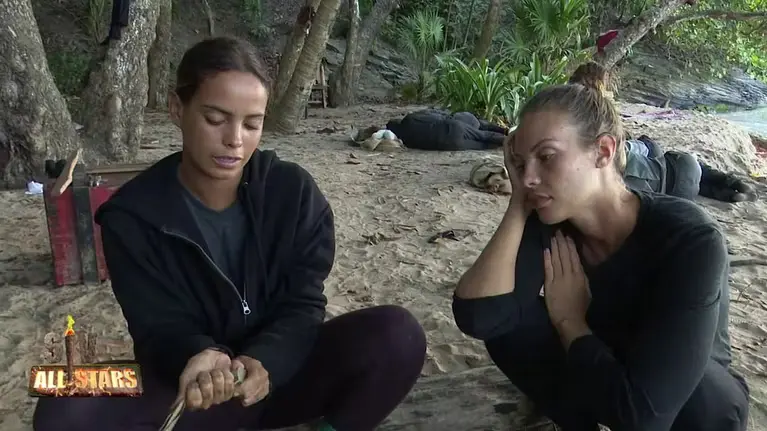 Gloria Camila y Jessica Bueno.