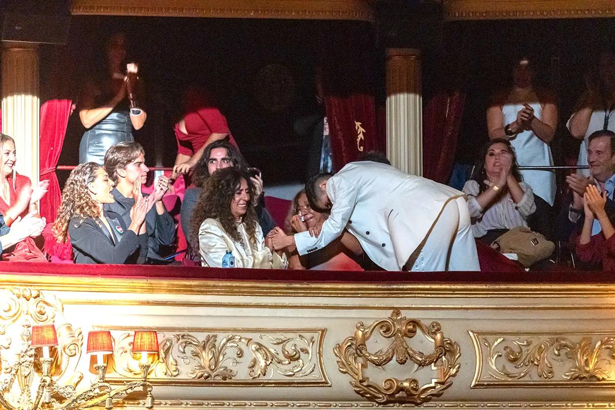 En el estreno en el festival de San Sebastián, Rosario y Lolita no pudieron contener las lágrimas de emoción tras la proyección, mientras se abrazaban con su sobrina.