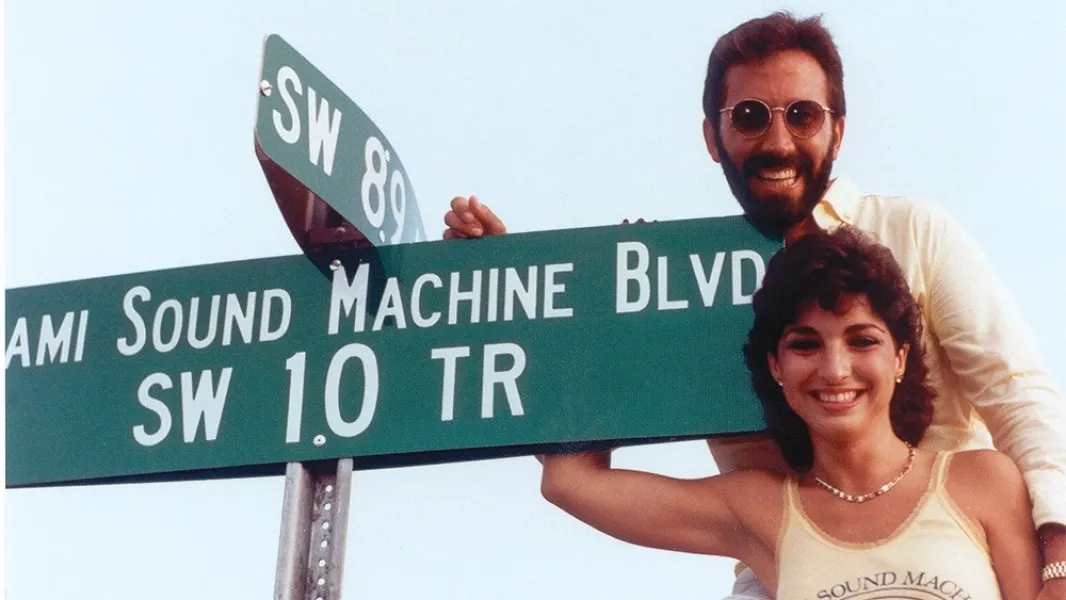 Gloria y Emilio Estefan, de jóvenes.