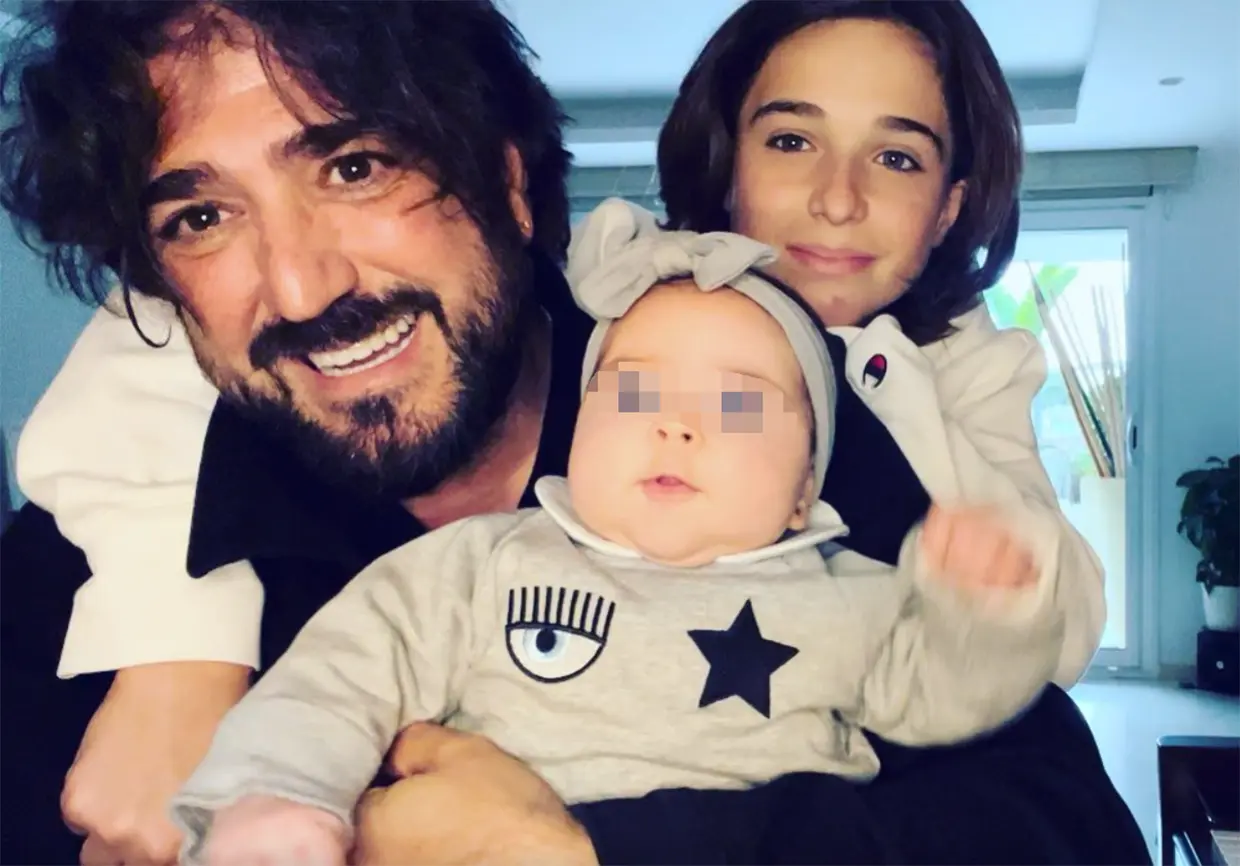 Antonio Orozco y sus hijos Jan y Antonella.