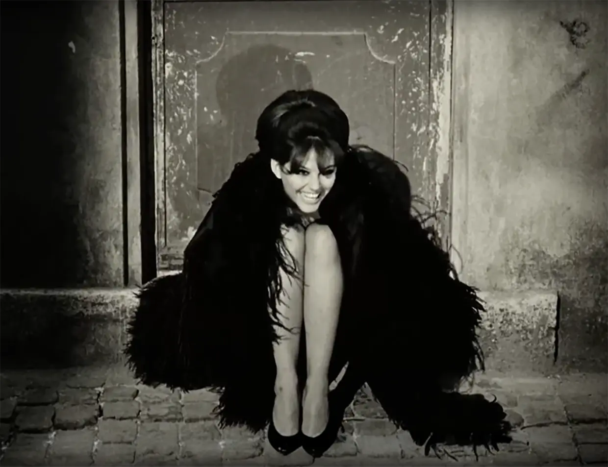 Claudia Cardinale bellísima en 'Ocho y medio', de Fellini