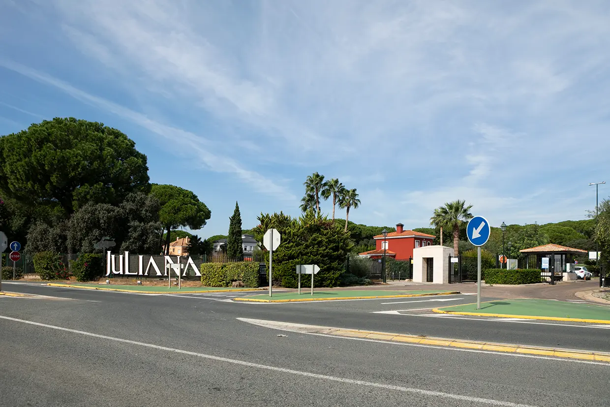 Entrada de la urbanización donde vive Kiko Rivera