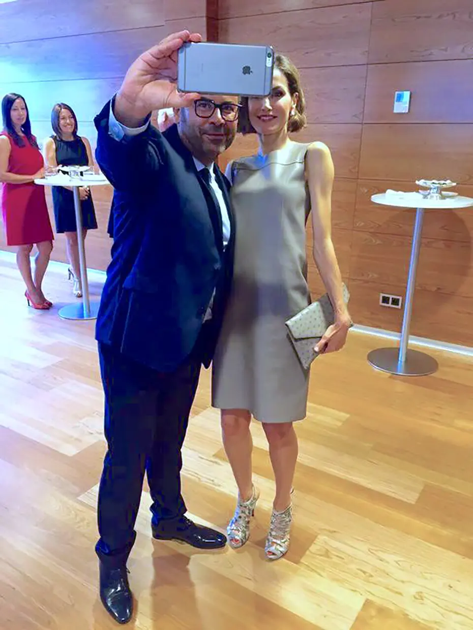 Jorge Javier y Letizia tomándose un selfi