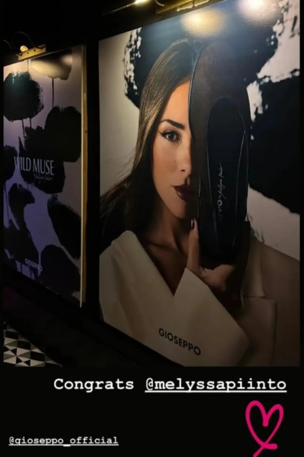 Mario Casas apoyando a Melyssa Pinto en sus redes sociales