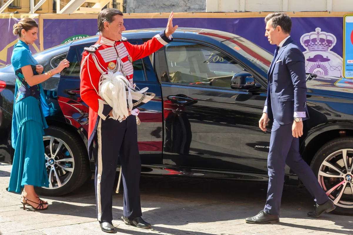 El novio, Cayetano Martínez de Irujo, llegando a su boda en coche