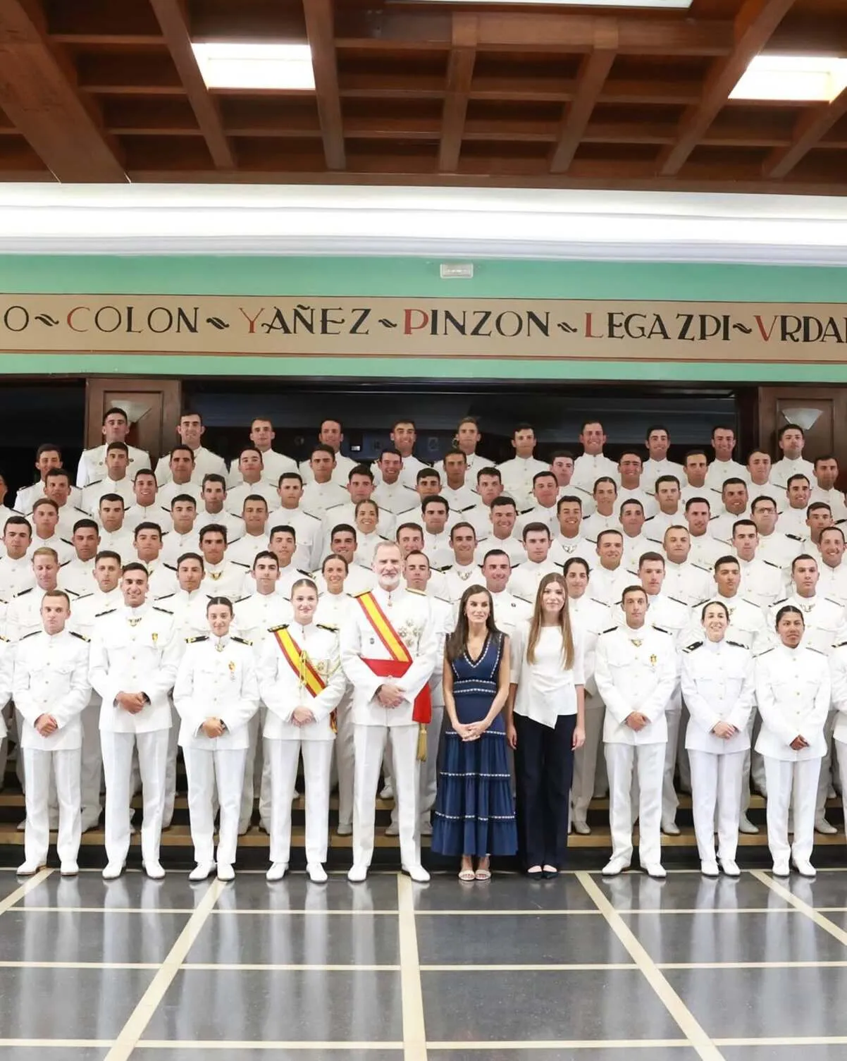 Los Reyes y la princesa Leonor en la Escuela Naval Militar de Marín