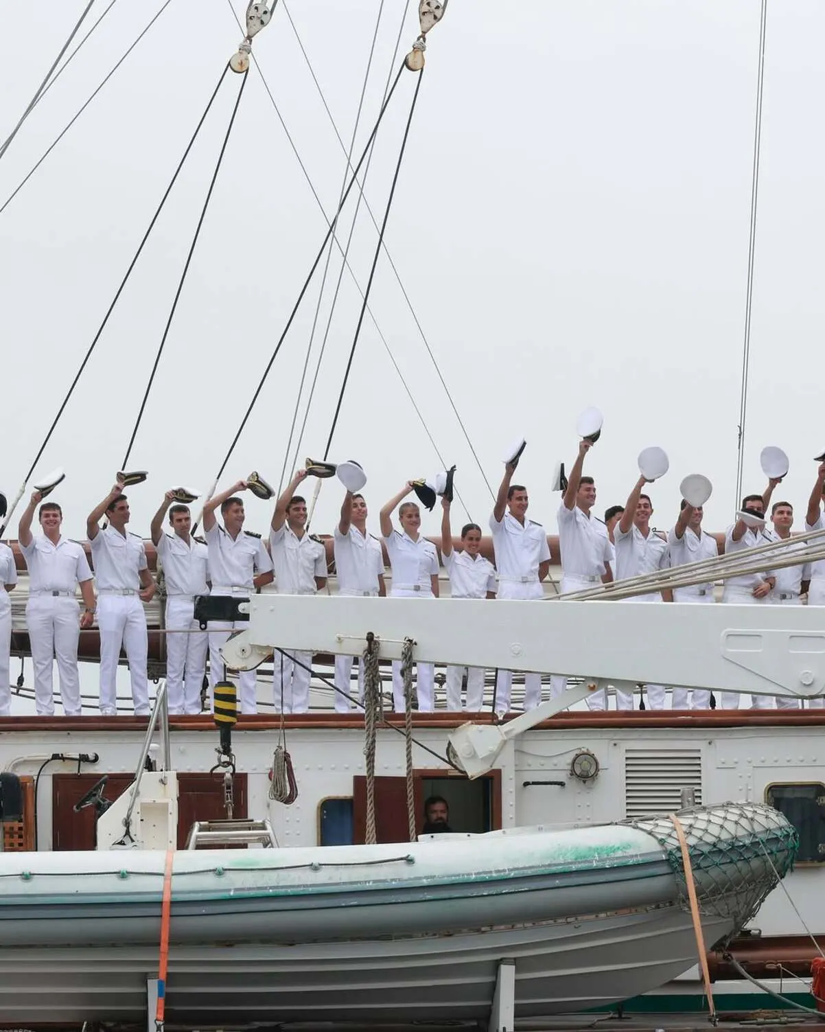 La princesa Leonor en el Buque Escuela Juan Sebastián de Elcano, a su llegada a Marín