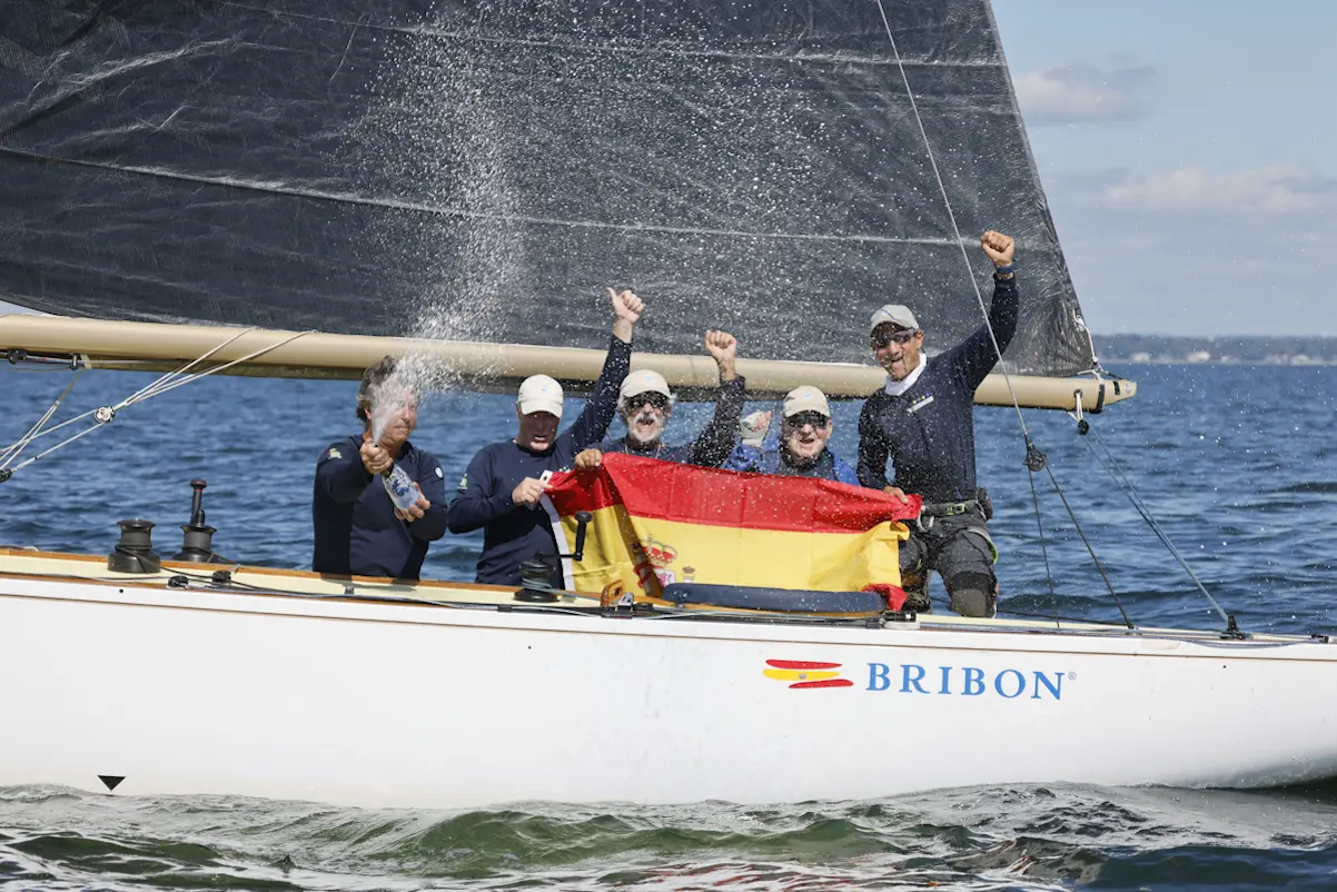 Juan Carlos repite como campeón mundial de vela a los 87 años
