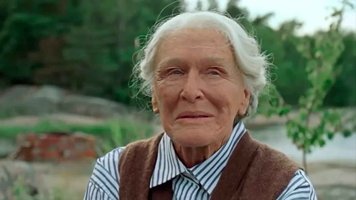 Glenn Close en una escena de la película 'The Summer Book'.