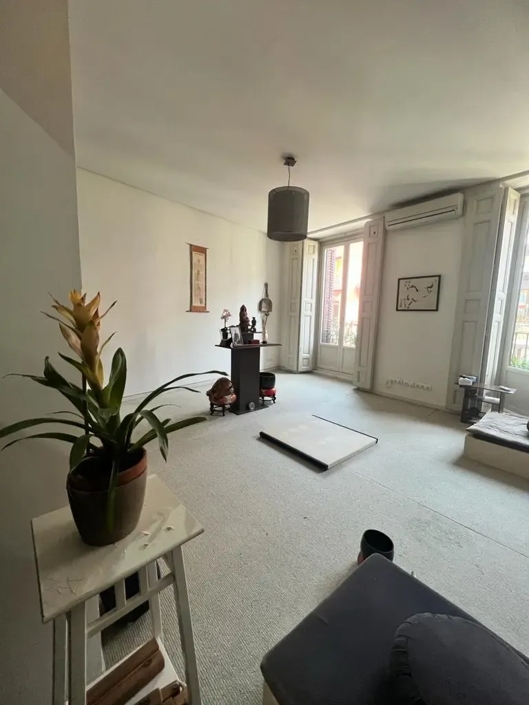 El centro zen que hay hoy en el piso donde murió Mario Biondo.