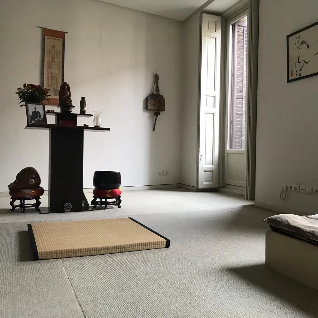 El centro zen que hay hoy en el piso donde murió Mario Biondo.