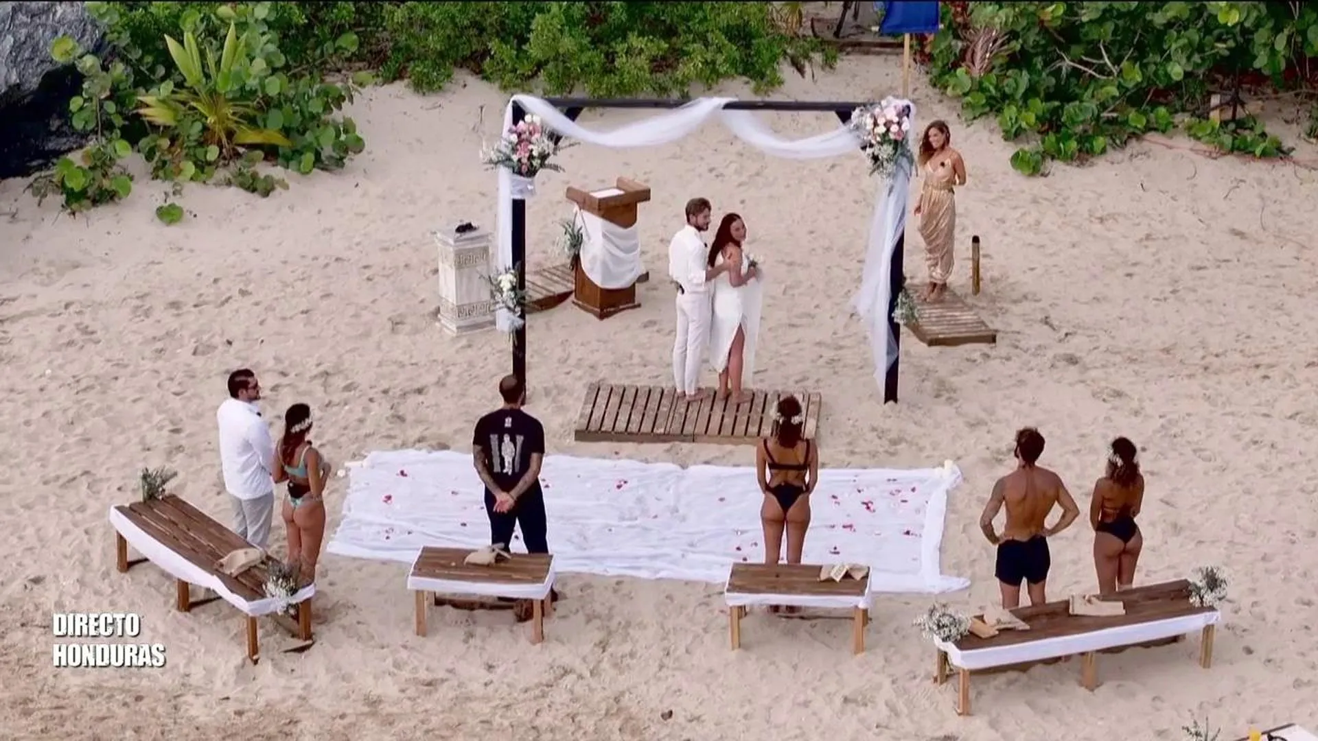 Marta Peñate y Tony Spina en su boda en Honduras, 'Supervivientes All Stars'.