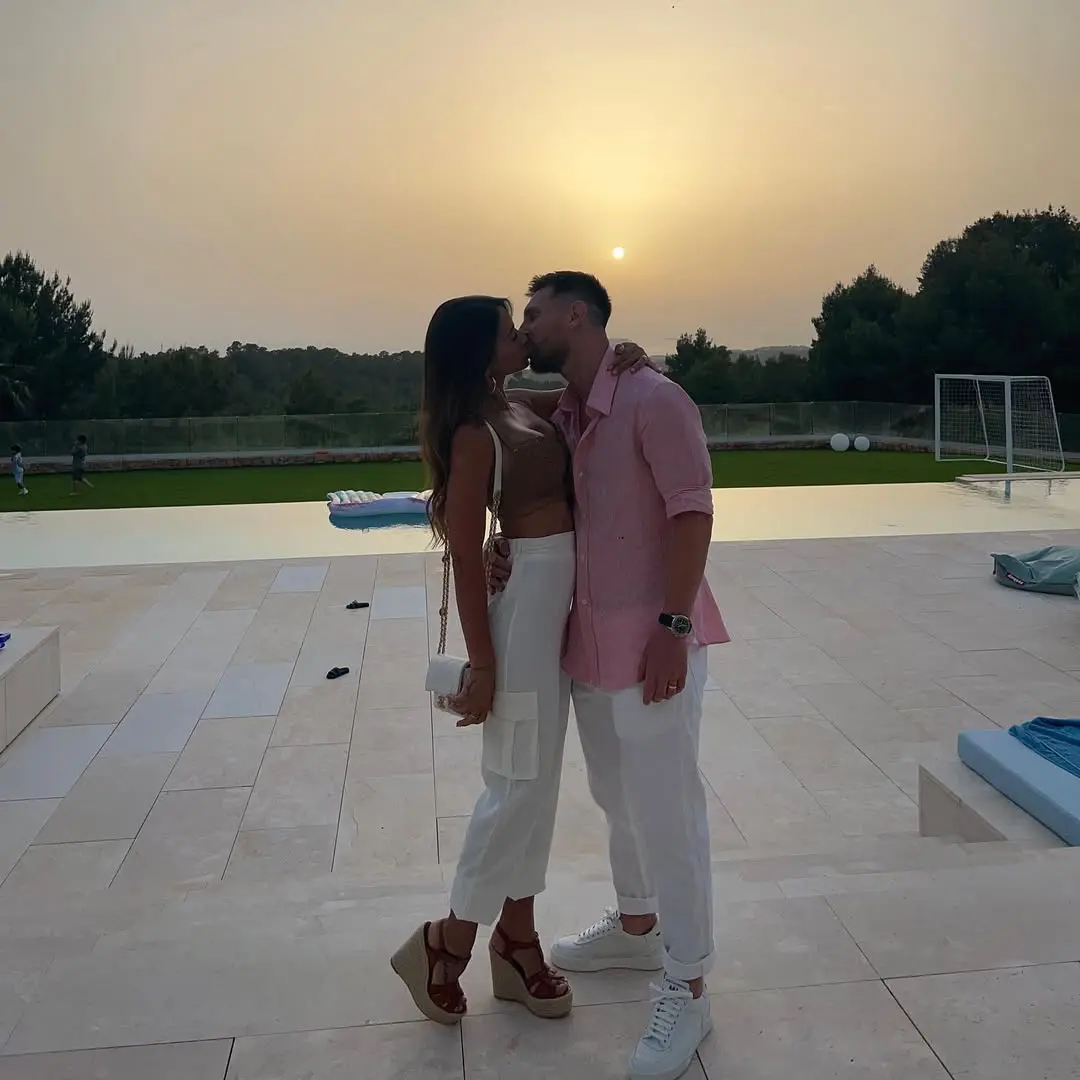 leo messi antonella ibiza