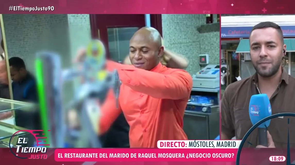 Isi, marido de Raquel Mosquera, en su local.
