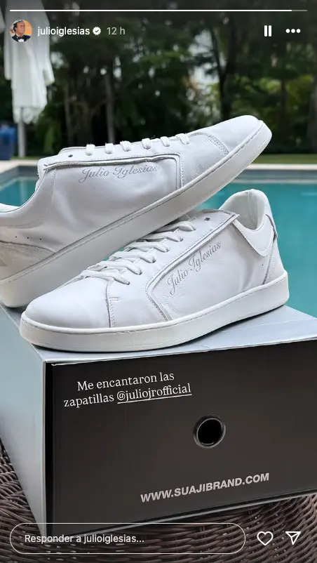 Regalo Julio José Iglesias a su padre, Julio Iglesias.