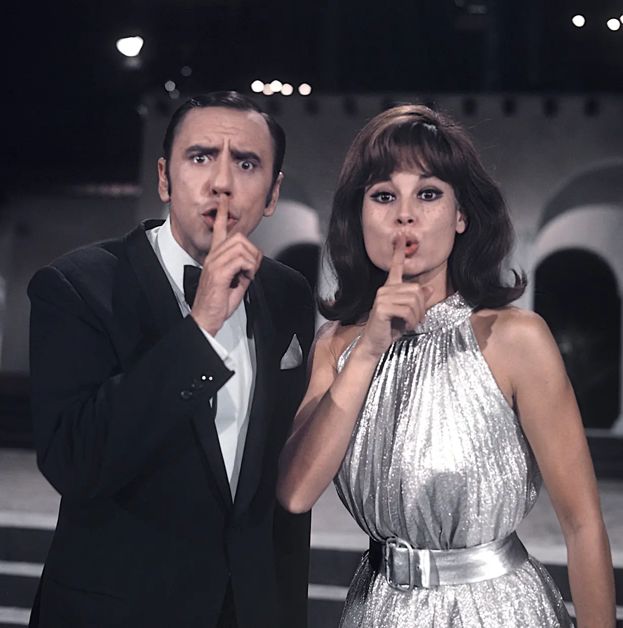 Joaquín Prat presentando 'Galas del sábado' junto a Laura Valenzuela.