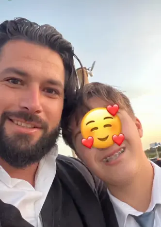 Jota Peleteiro junto a sus hijos y Fran, hijo de Kiko Rivera y Jessica Bueno.