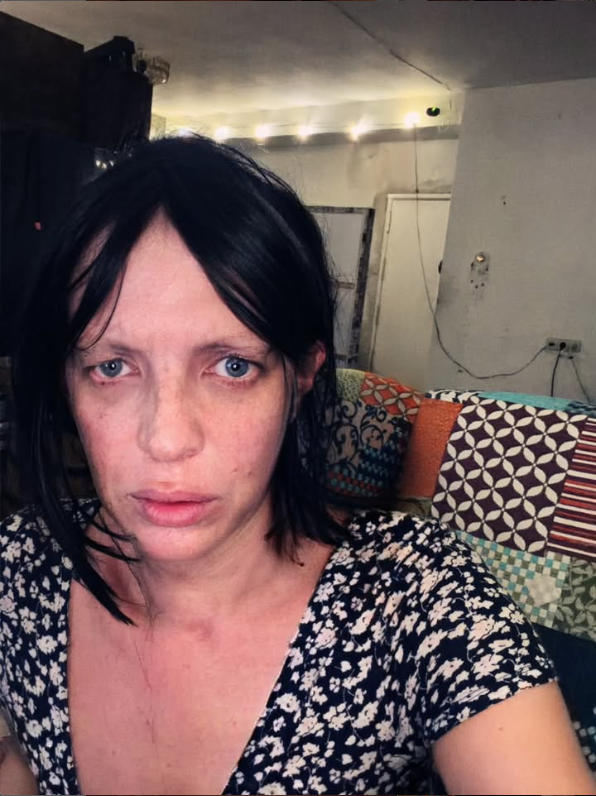 Sheila Devil vuelve a mostrar el terrible estado de la casa que heredó de Camilo Sesto