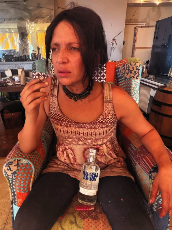Sheila Devil vuelve a mostrar el terrible estado de la casa que heredó de Camilo Sesto