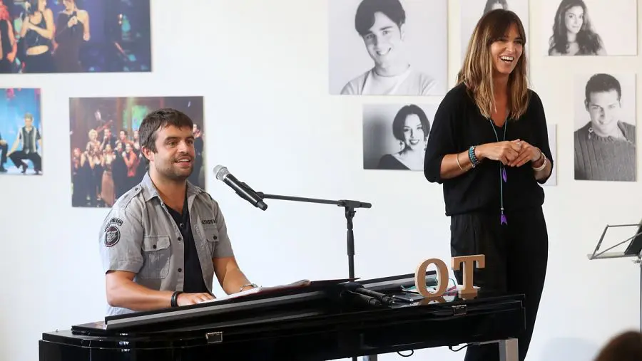 Noemí Galera y Manu Guix, antes, en 'Operación Triunfo 2001'.