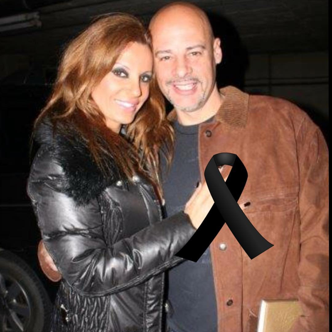 Sonia Monroy comunicó la muerte de su hermano Frank con esta imagen con un lazo negro.