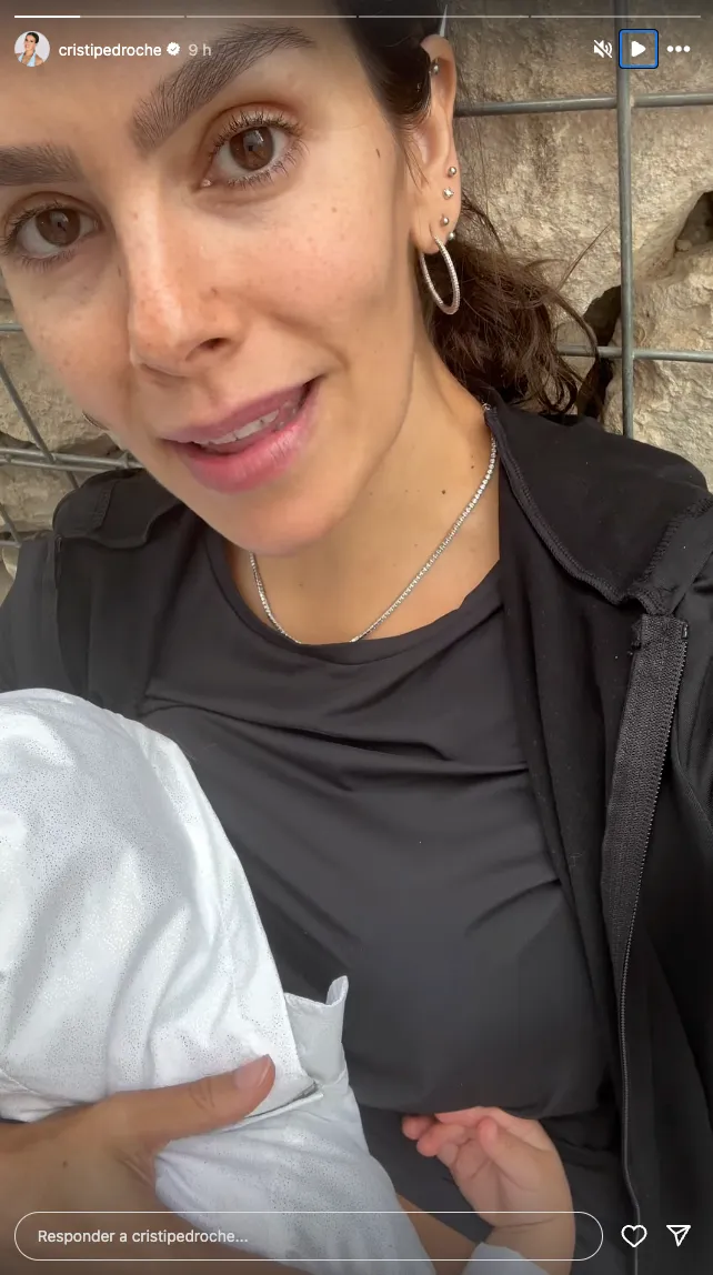 Cristina Pedroche posa con su hijo Isai tapado