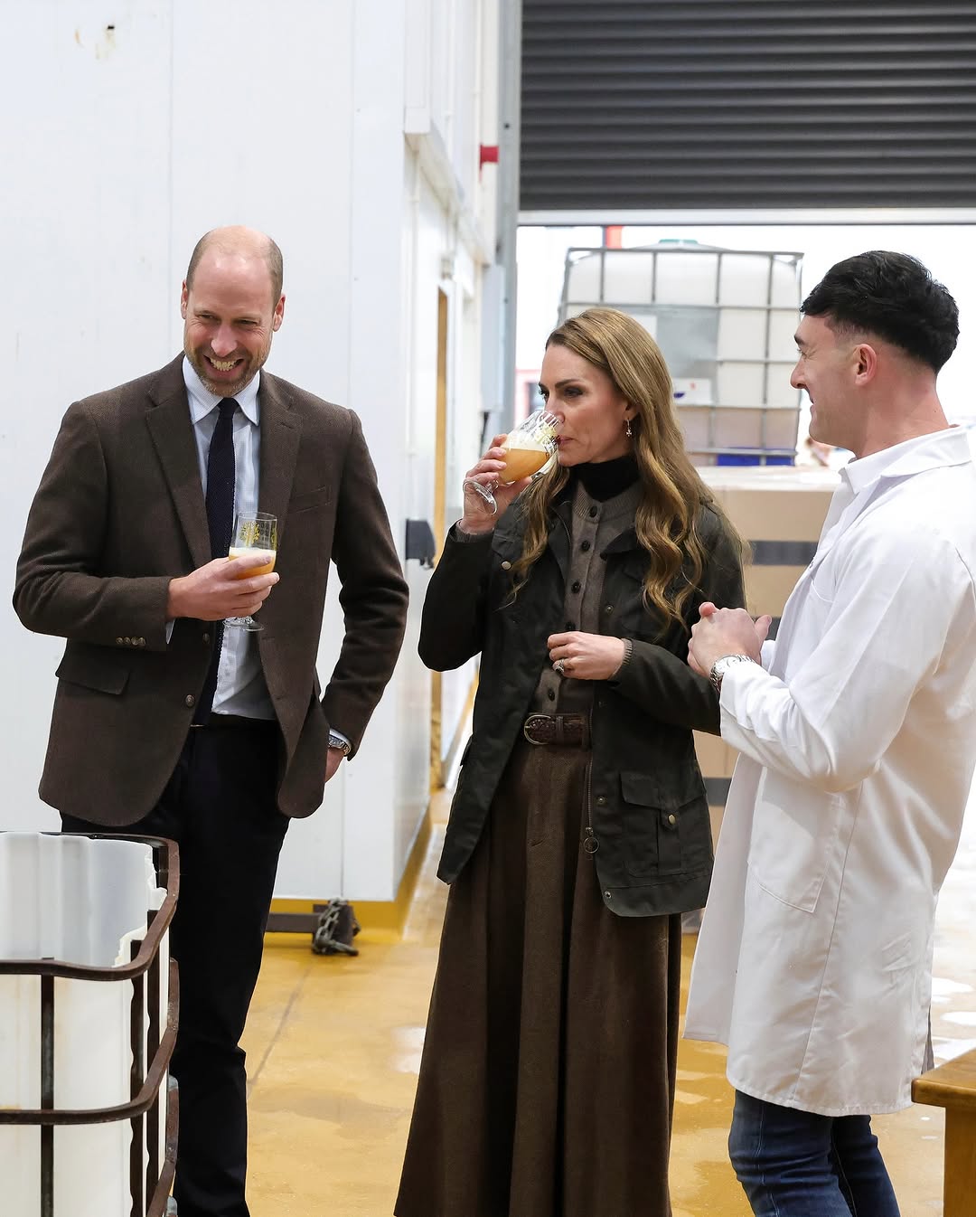 Kate Middleton y Guillermo: sus tiernas fotos recogiendo manzanas y preparando pasteles