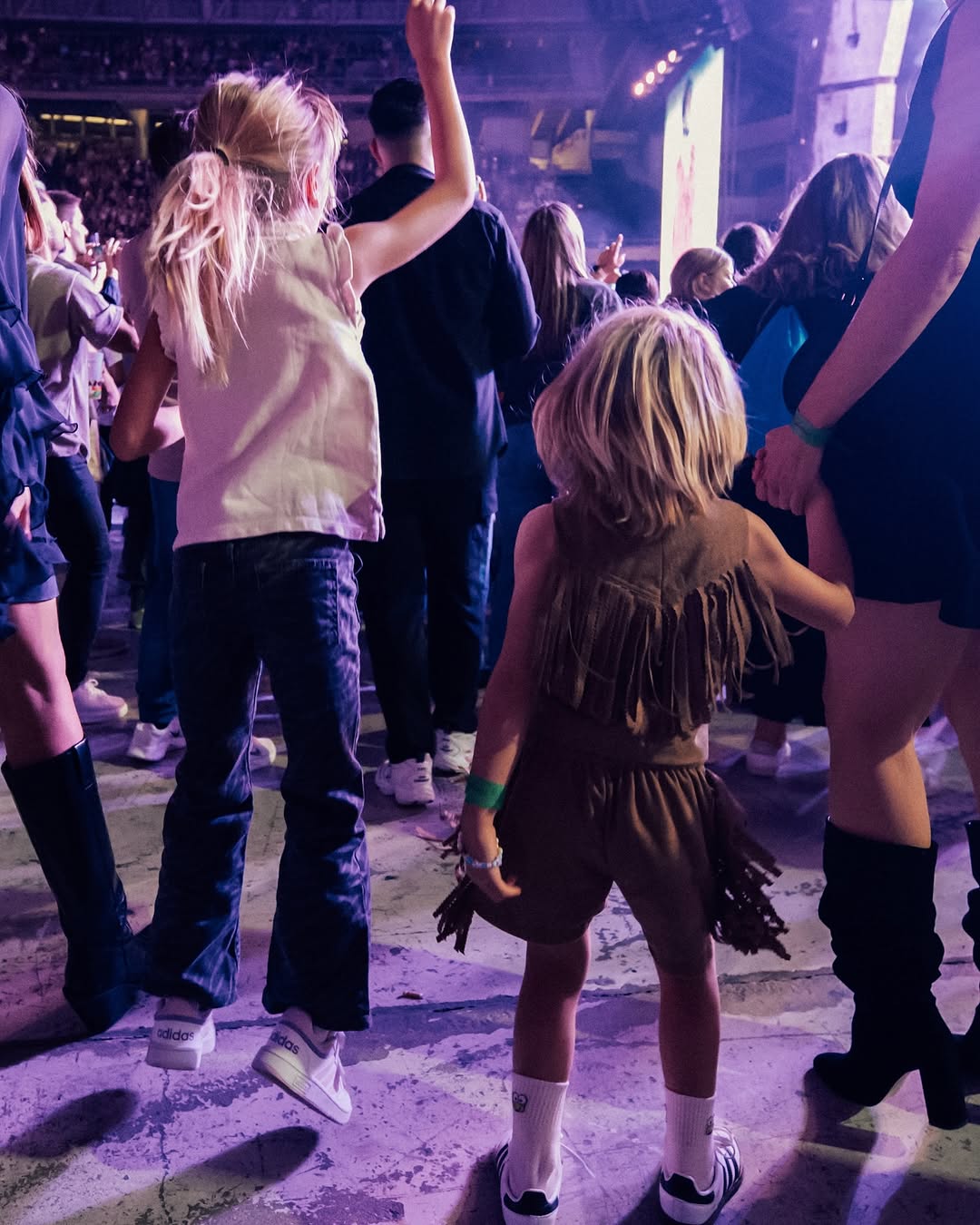 El hijo de 5 años de Manuel Carrasco, el mayor fan de su padre en el concierto de Barcelona