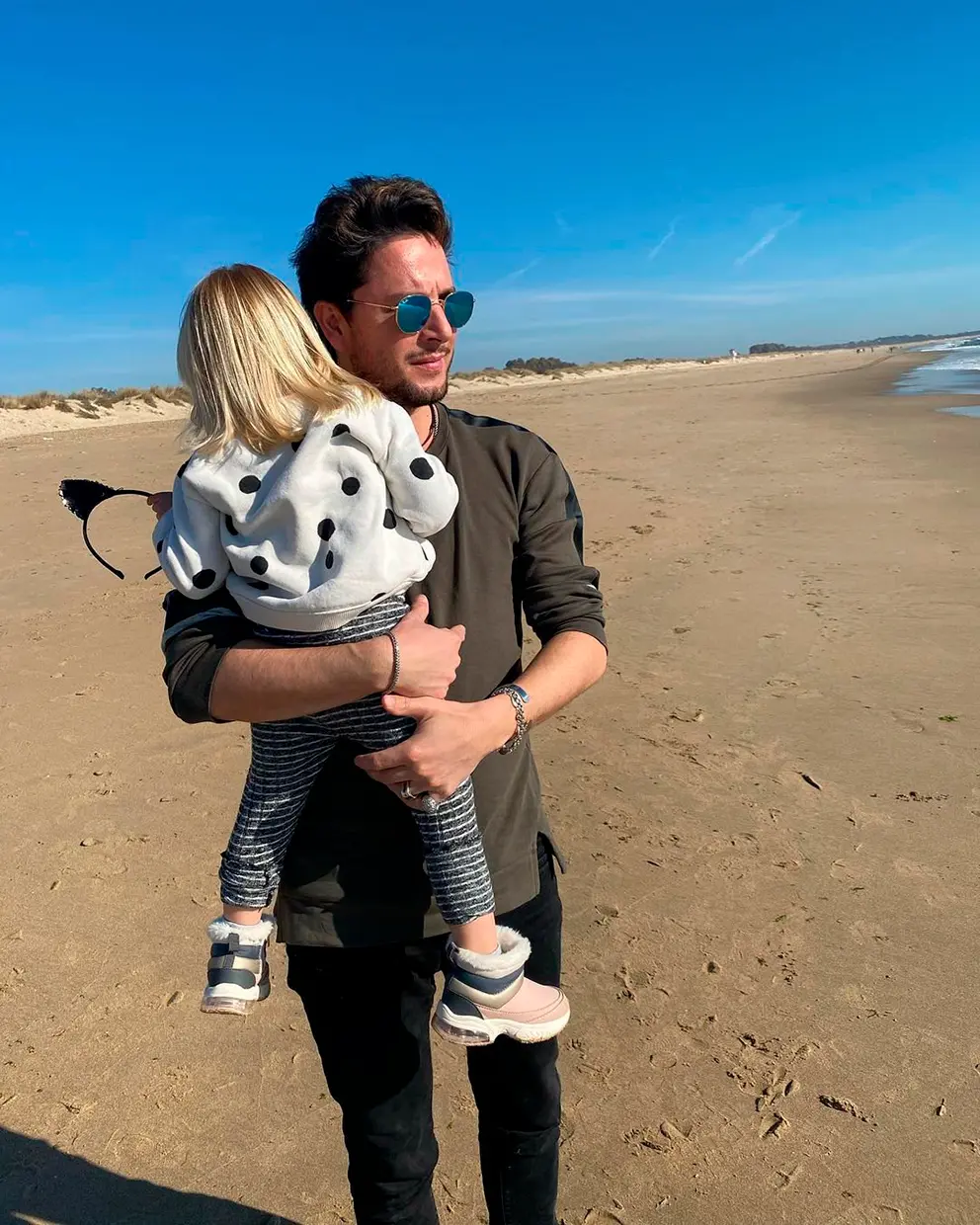 Manuel Carrasco con su hija