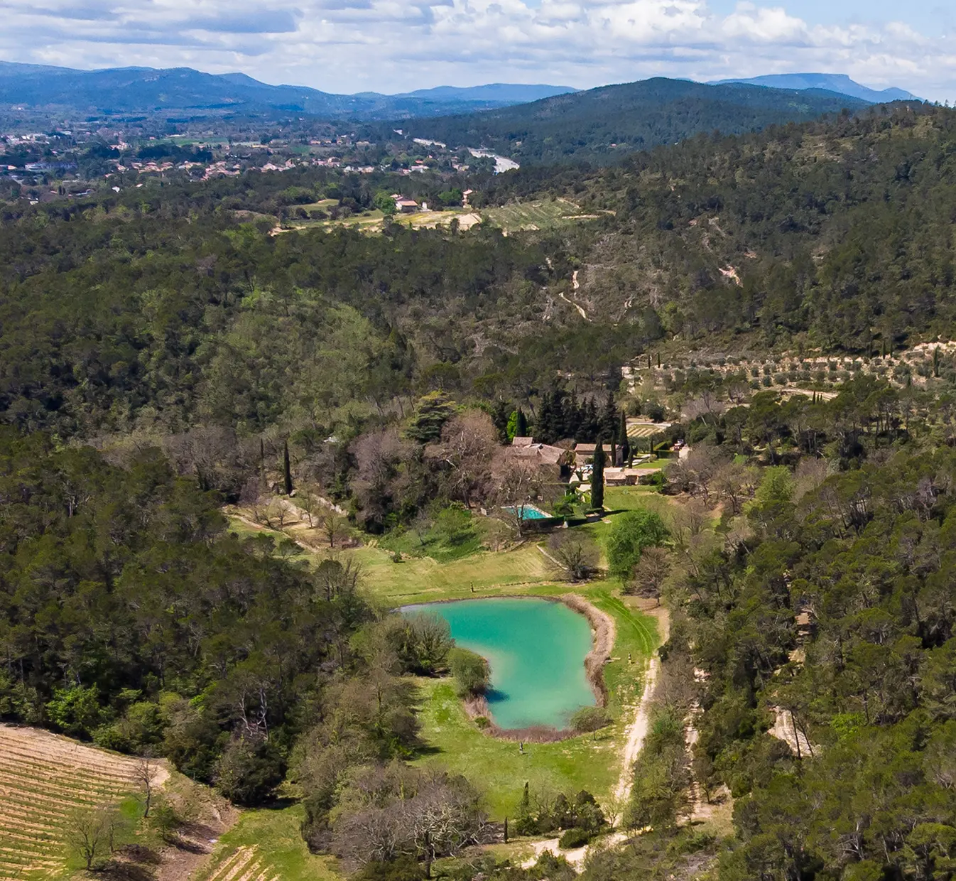 La impresionante finca de George Clooney desde el cielo.
