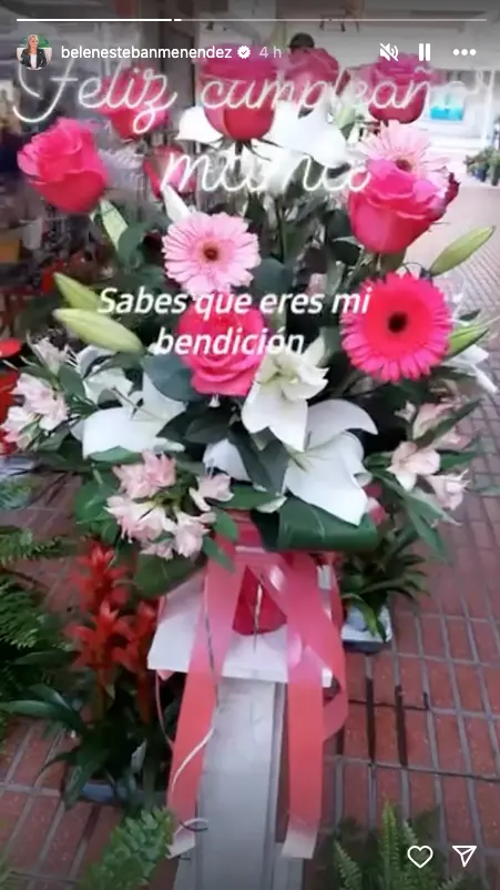Belén Esteban le regalo a su madre, Carmen Menéndez por su cumpleaños un ramo de flores