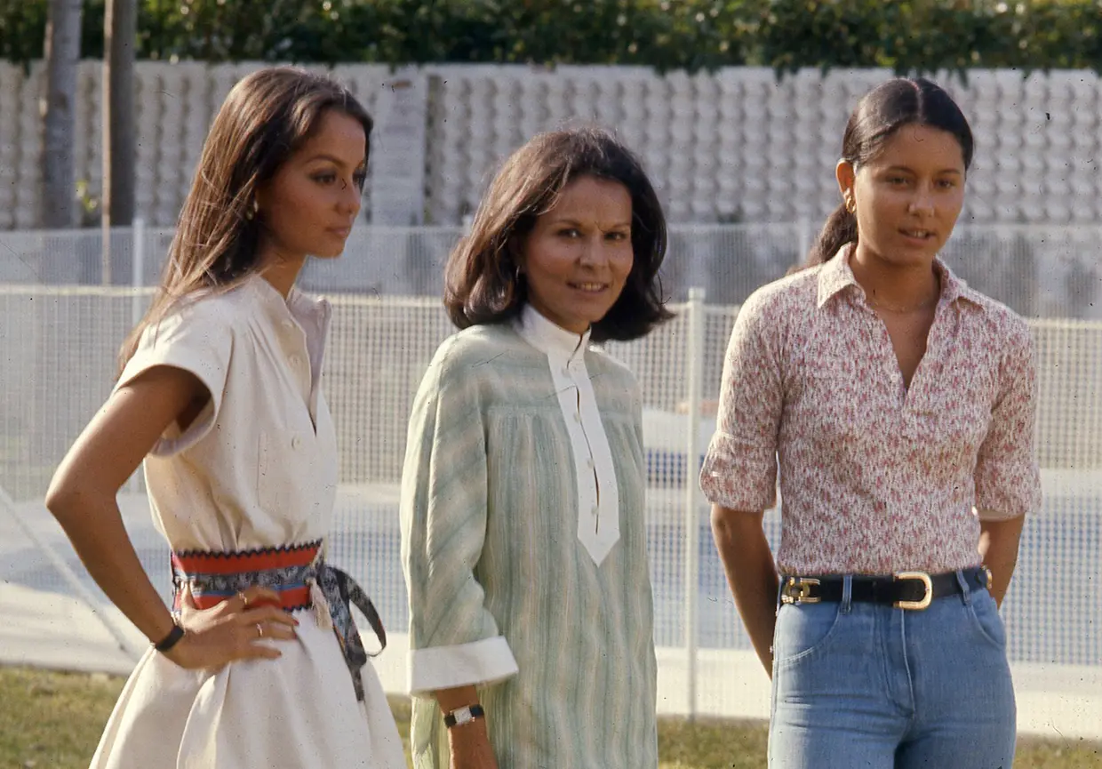 Isabel Preysler con su madre y con su hermana.