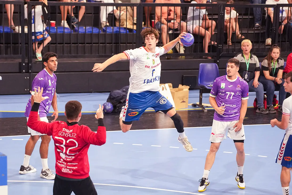 Pablo Urdangarin jugando a balonmano