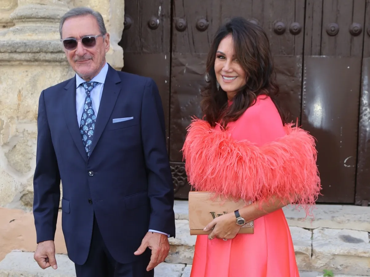 Carlos Herrera y Pepa Gea en la boda de Alberto Herrera y Blanca Llandres EP