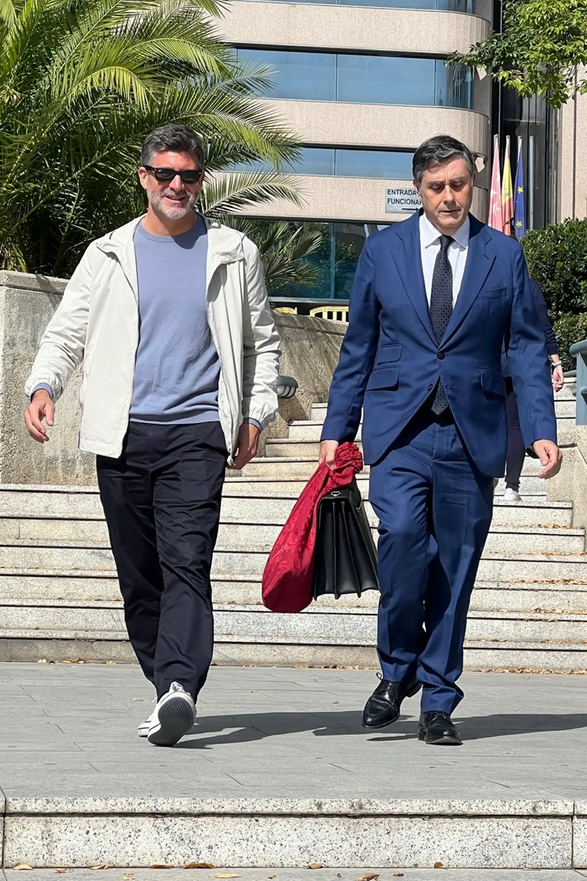 Toño Sanchís, exrepresentante de Belén Esteban, acompañado por su abogado