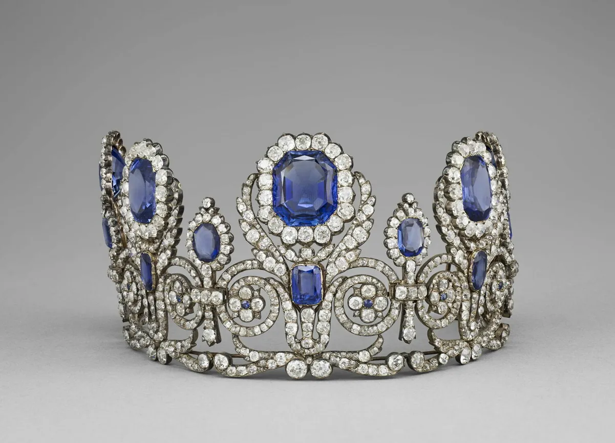 La corona de la última reina de Francia, robada del Louvre.