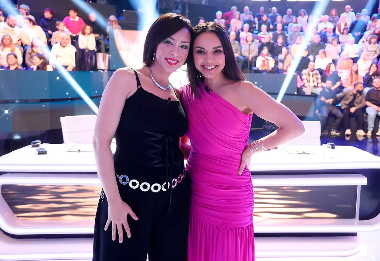 Gisela junto a Chenoa en 'Tu cara me suena'.