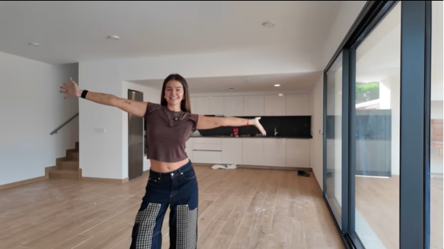 Entramos en la nueva y espectacular casa de Laura Escanes en Menorca: "Necesito muchas camas”