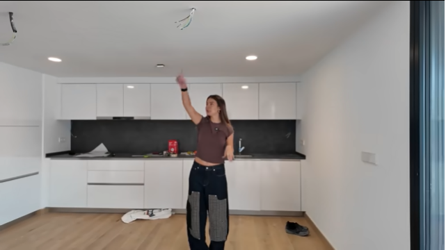 Entramos en la nueva y espectacular casa de Laura Escanes en Menorca: "Necesito muchas camas”