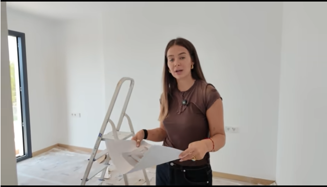 Entramos en la nueva y espectacular casa de Laura Escanes en Menorca: "Necesito muchas camas”