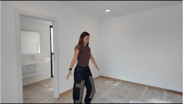 Entramos en la nueva y espectacular casa de Laura Escanes en Menorca: "Necesito muchas camas”